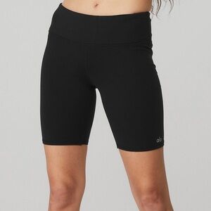 Alo - 7” Airbrush Biker Short - Black - XS